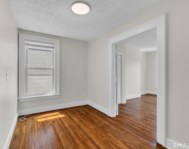 7 University Place - Photo Thumbnail 11