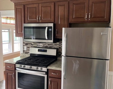 220 Alpine Street - Photo Thumbnail 2