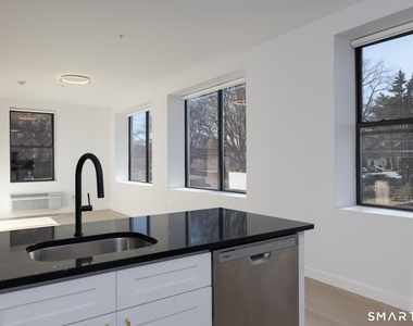 540 Bond Street - Photo Thumbnail 9