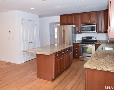 65 East Avenue - Photo Thumbnail 6