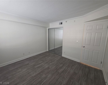 2750 S Durango Drive - Photo Thumbnail 6