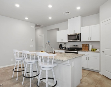 73 Hawk Avenue - Photo Thumbnail 20