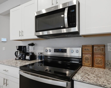 73 Hawk Avenue - Photo Thumbnail 18