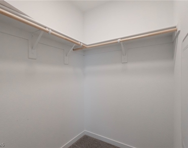 902 Bronzite Street - Photo Thumbnail 9
