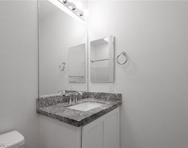 902 Bronzite Street - Photo Thumbnail 24