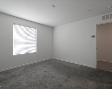 902 Bronzite Street - Photo Thumbnail 3