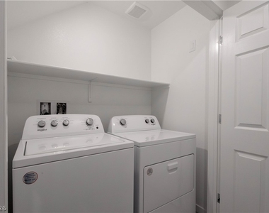 902 Bronzite Street - Photo Thumbnail 10