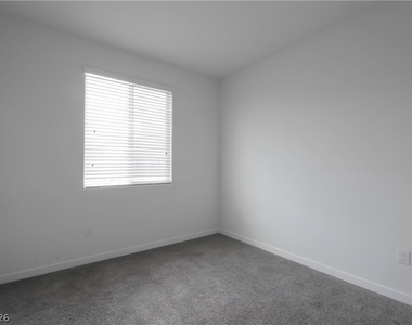 902 Bronzite Street - Photo Thumbnail 25