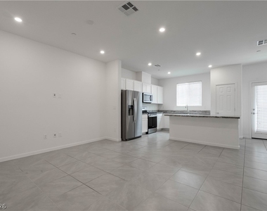 902 Bronzite Street - Photo Thumbnail 21