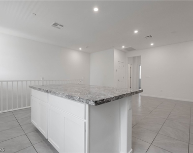 902 Bronzite Street - Photo Thumbnail 14