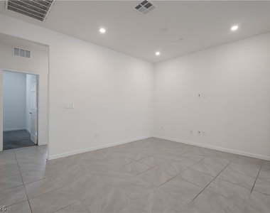 902 Bronzite Street - Photo Thumbnail 18