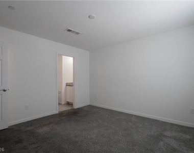902 Bronzite Street - Photo Thumbnail 5