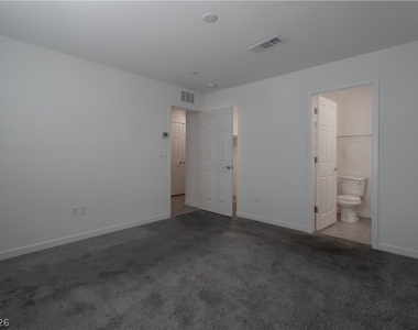 902 Bronzite Street - Photo Thumbnail 4