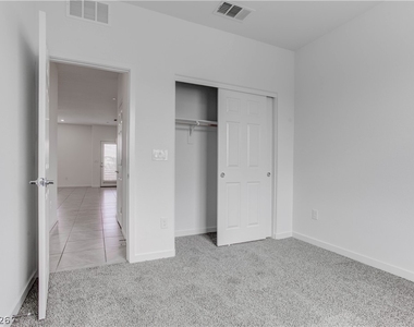 929 Kyanite Lane - Photo Thumbnail 17