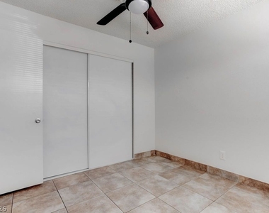 421 N Decatur Boulevard - Photo Thumbnail 16