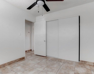 421 N Decatur Boulevard - Photo Thumbnail 15