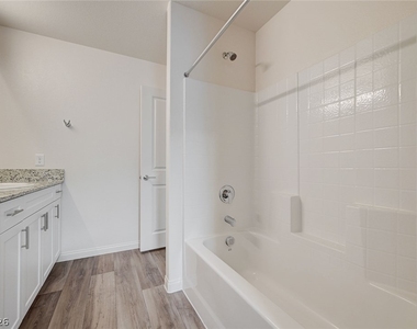 3026 Baltic Green Street - Photo Thumbnail 10