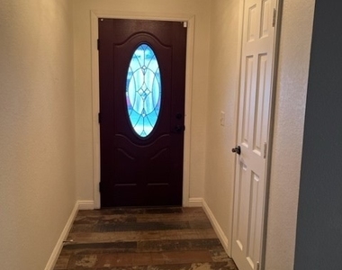 648 Paloma Drive - Photo Thumbnail 2