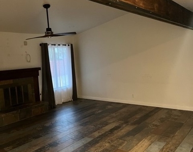 648 Paloma Drive - Photo Thumbnail 5