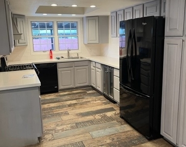 648 Paloma Drive - Photo Thumbnail 3