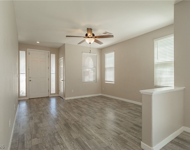 8611 Splendid Leaf Court - Photo Thumbnail 10