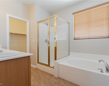 8611 Splendid Leaf Court - Photo Thumbnail 23