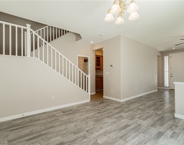 8611 Splendid Leaf Court - Photo Thumbnail 11