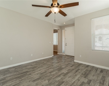 8611 Splendid Leaf Court - Photo Thumbnail 8