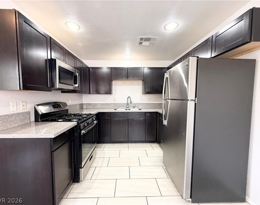401 Pine Haven Street - Photo Thumbnail 5