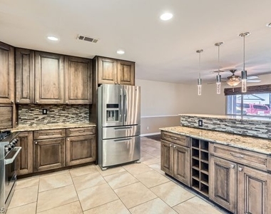 733 Strawberry Place - Photo Thumbnail 6