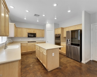 10345 Grizzly Creek Street - Photo Thumbnail 4