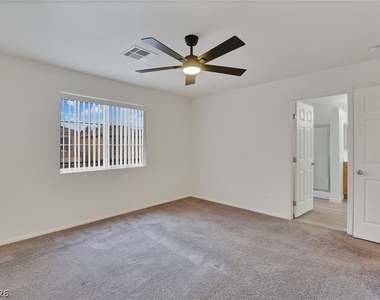 9905 Mustang Creek Way - Photo Thumbnail 11