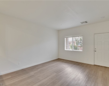 9905 Mustang Creek Way - Photo Thumbnail 5