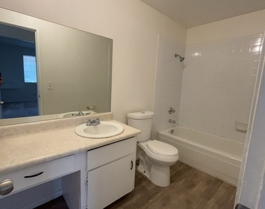 4955 Jeffreys Avenue - Photo Thumbnail 5