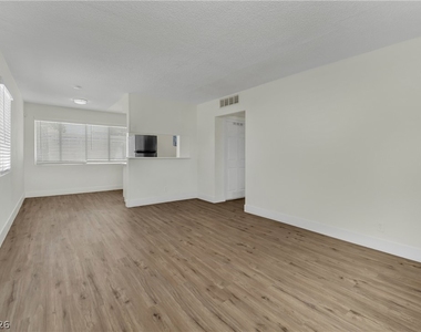 1304 Rexford St. Place - Photo Thumbnail 2