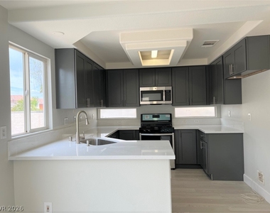 10108 Basalt Hollow Avenue - Photo Thumbnail 4