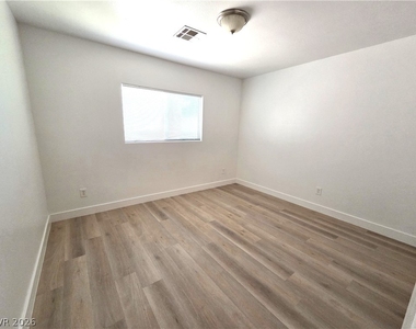 5034 Aesop Avenue - Photo Thumbnail 13