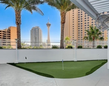2700 Las Vegas Boulevard - Photo Thumbnail 1