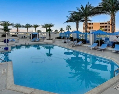 2700 Las Vegas Boulevard - Photo Thumbnail 2