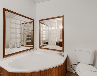 6105 Berthelot Lane - Photo Thumbnail 10