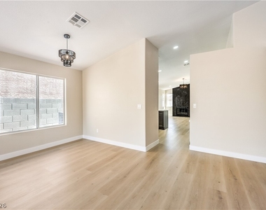 8305 Windrush Avenue - Photo Thumbnail 7