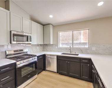 8305 Windrush Avenue - Photo Thumbnail 34