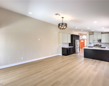8305 Windrush Avenue - Photo Thumbnail 16