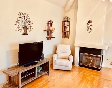 2611 S Durango Drive - Photo Thumbnail 5