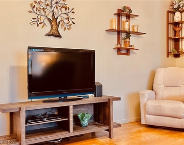 2611 S Durango Drive - Photo Thumbnail 4