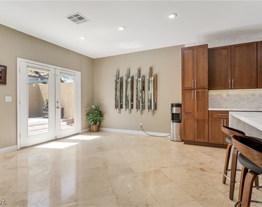 10617 Redwood Grove Avenue - Photo Thumbnail 8