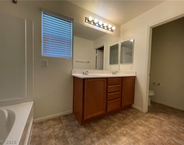10662 Summerbell Street - Photo Thumbnail 14