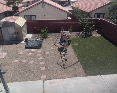 121 Logansberry Lane - Photo Thumbnail 9