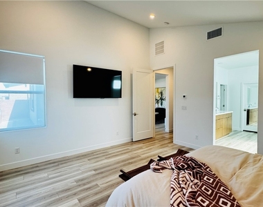 9836 Starlight Ridge Avenue - Photo Thumbnail 21