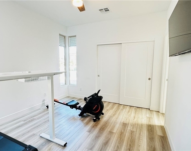 9836 Starlight Ridge Avenue - Photo Thumbnail 37